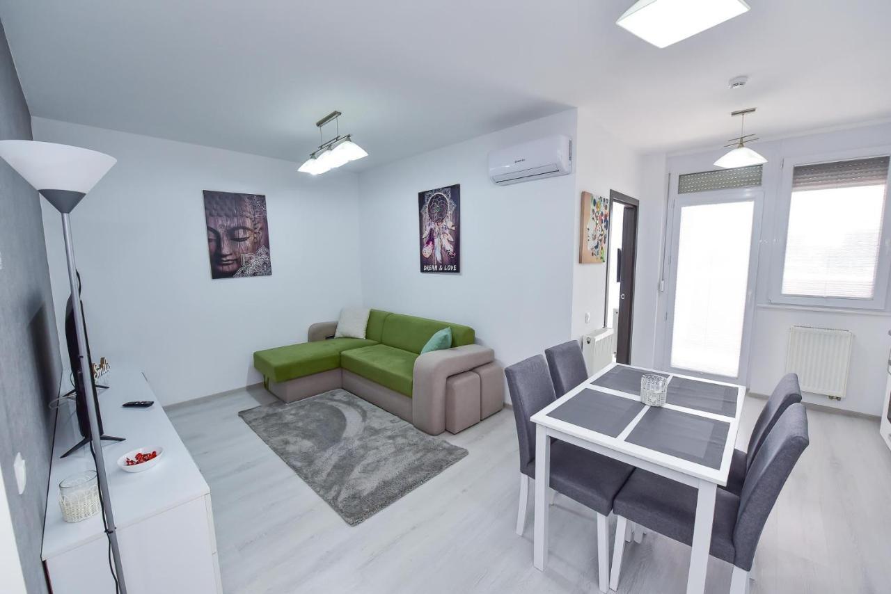 Stylish Stay - Executive - Private Parking And Central Location Oradea Eksteriør billede